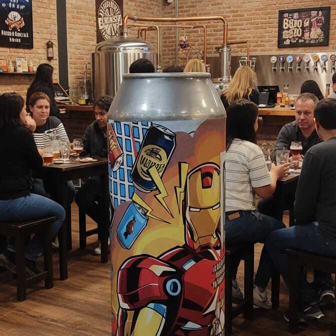 Latas Gigantes para cerveceria. La etiqueta es vinilo y puede modificarse segun la marca del producto.